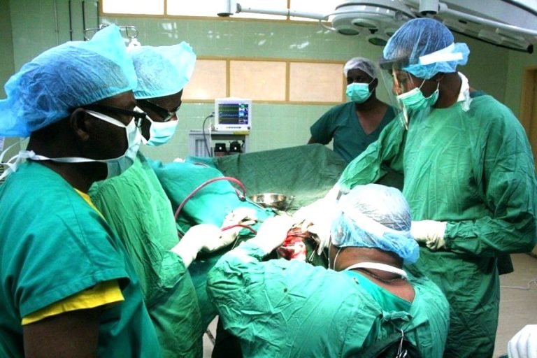 Cirurgias gratuitas contra cancro ginecológico